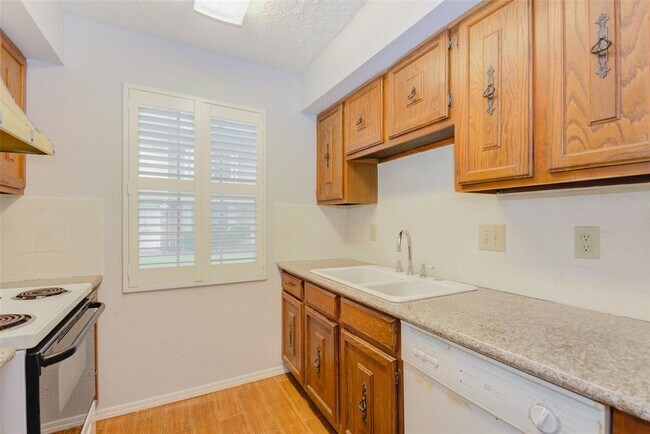 Building Photo - 8102 Amelia Rd