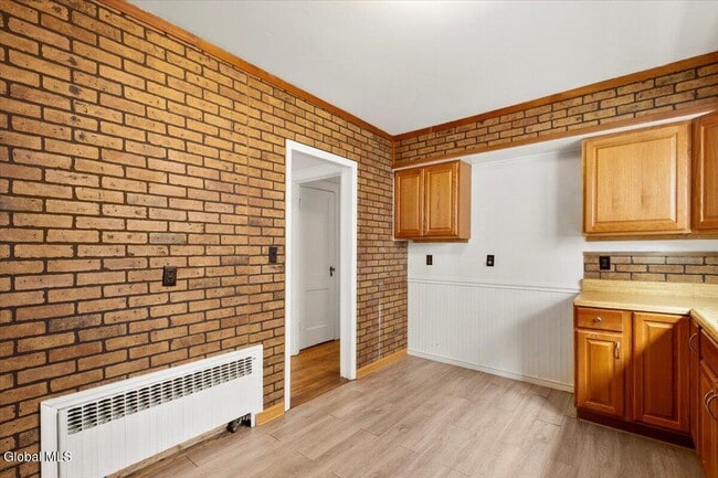 Building Photo - 4 Edison Ave