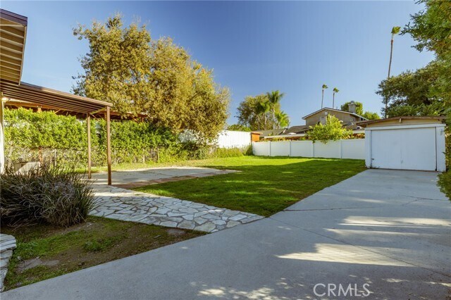 Building Photo - 10326 Vassar Ave