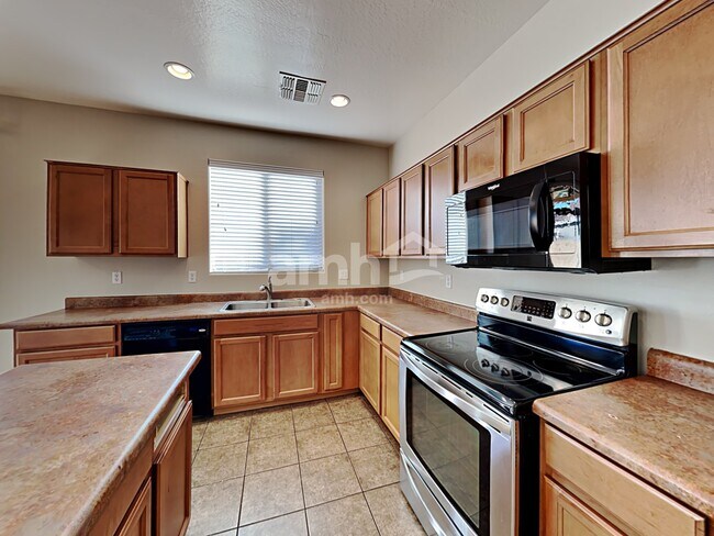 Building Photo - 6911 W Irwin Ave