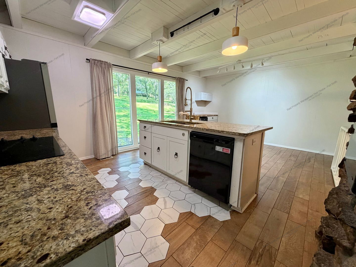 Building Photo - 602 Azure Hills Dr