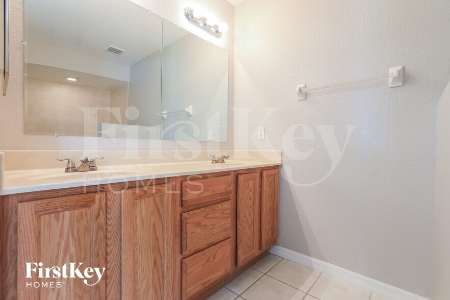 Building Photo - 4517 Lovett Rd