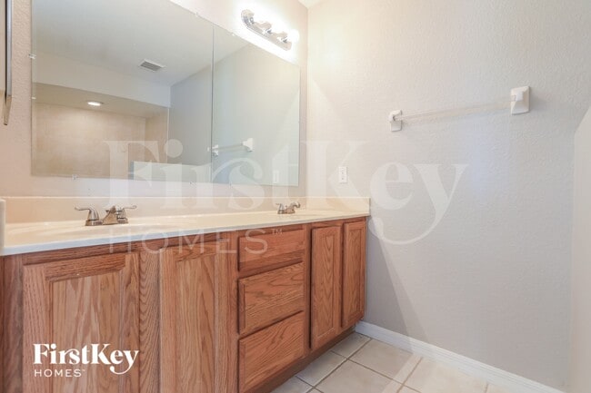 Building Photo - 4517 Lovett Rd