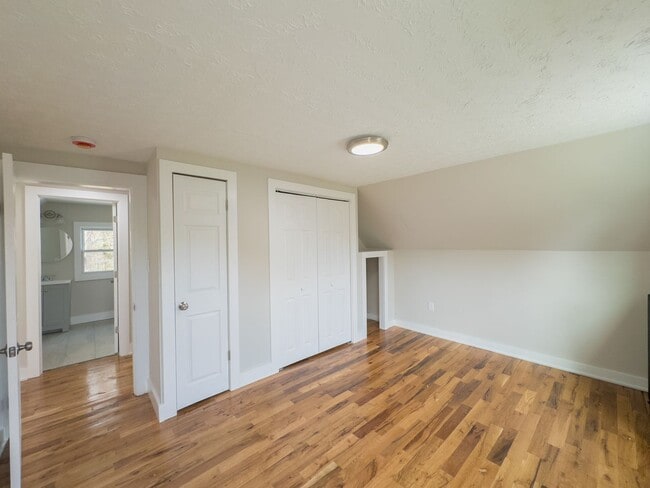 Building Photo - Newly Renovated Single Family available Now!