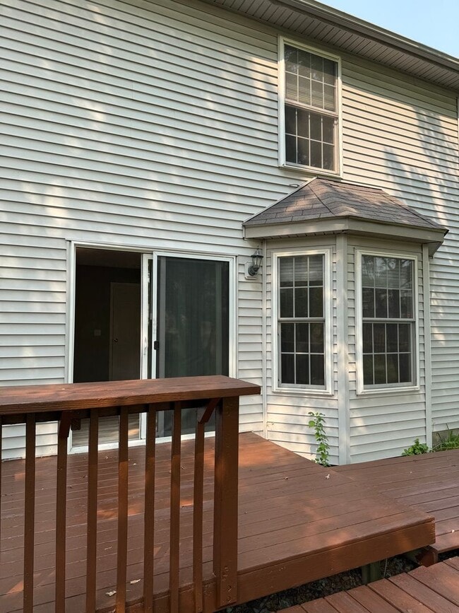 Building Photo - Spacious 4 Bed, 2.5 Bath Home in Woodgate