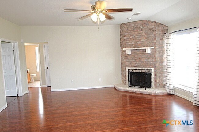 Building Photo - 2101 Jake Dr