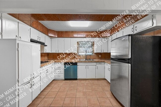 Building Photo - 2346 February Ln