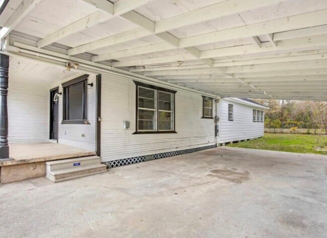 Building Photo - 116 Trahan St