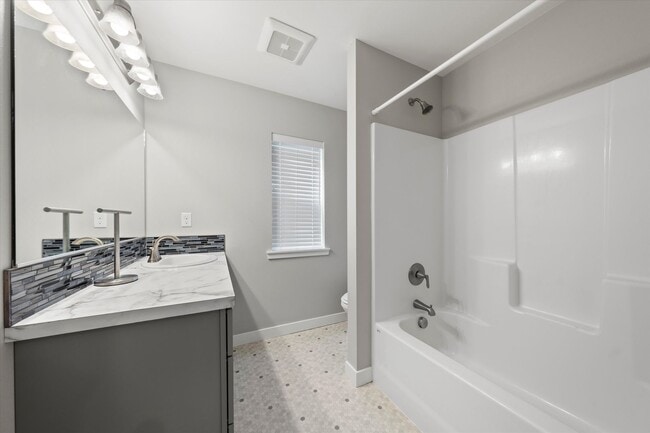 Building Photo - Newer Home in Quiet Neighborhood