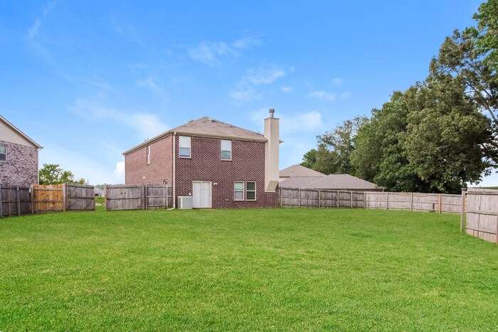 Building Photo - 293 Bermuda Lakes Dr