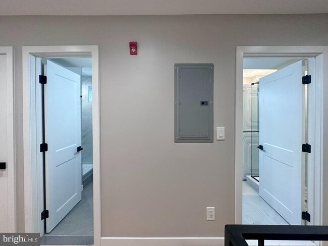 Building Photo - 2821 W Girard Ave