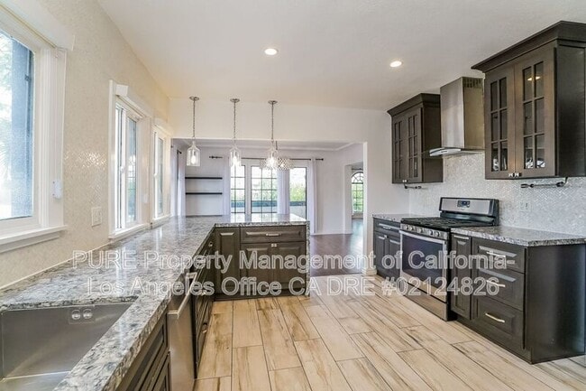 Building Photo - 5049 Pickford St