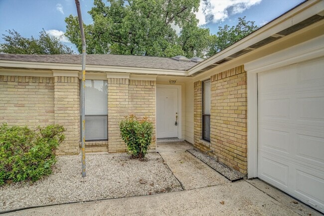 Building Photo - 7315 Foxside Ln