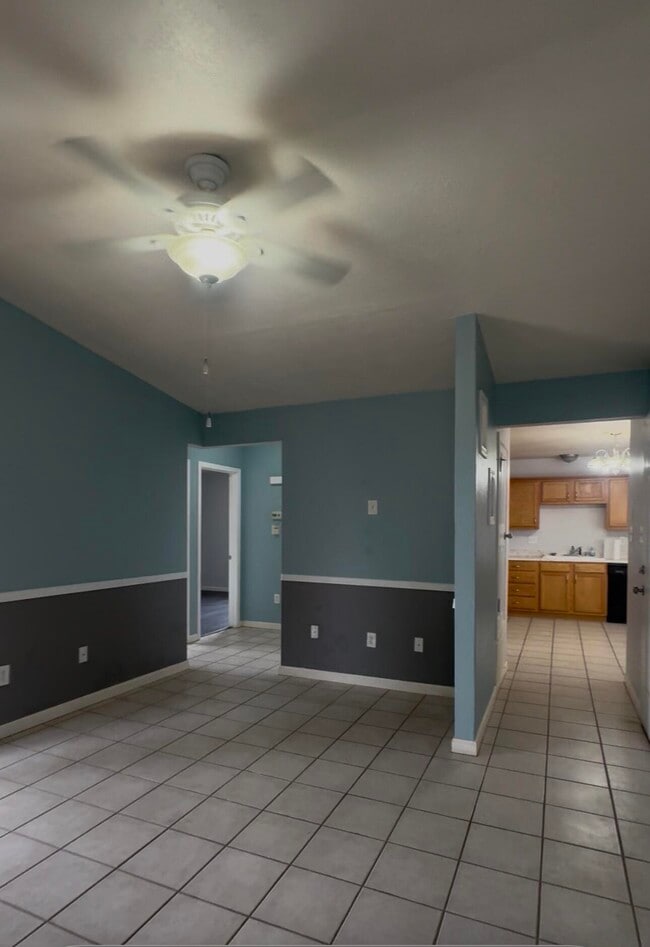 Building Photo - 556 Apache Loop SW