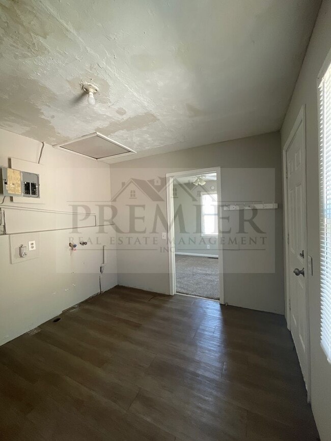 Building Photo - 2225 S Home Ave
