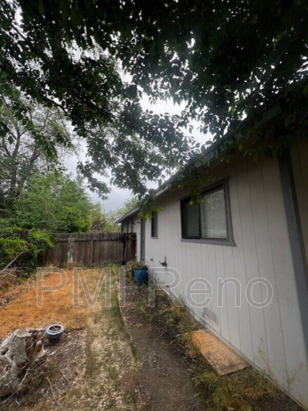 Building Photo - 1062 H St