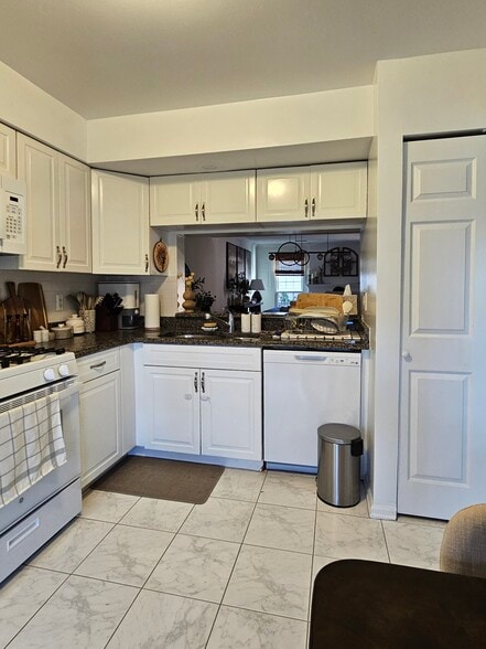 Building Photo - 6535 Cypress Point Rd