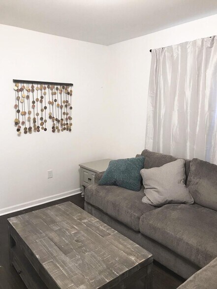 Huge sectional sofa in living room - 711 Hamilton St