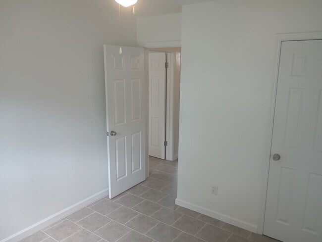 Building Photo - 1239 Morgan Dr