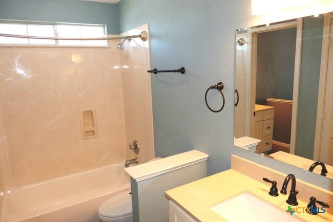 Building Photo - 413 Cattail Cir