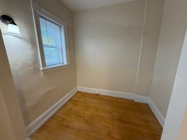 Building Photo - 15 Lynde St