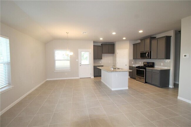 Building Photo - 307 Silver Glen Dr