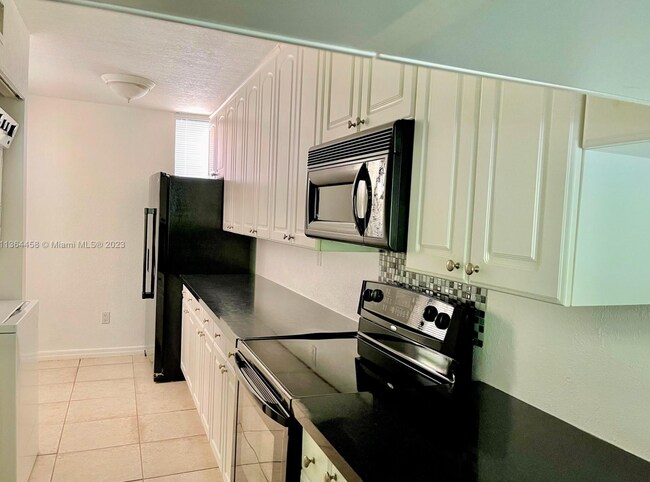 Building Photo - 6800 Cypress Rd