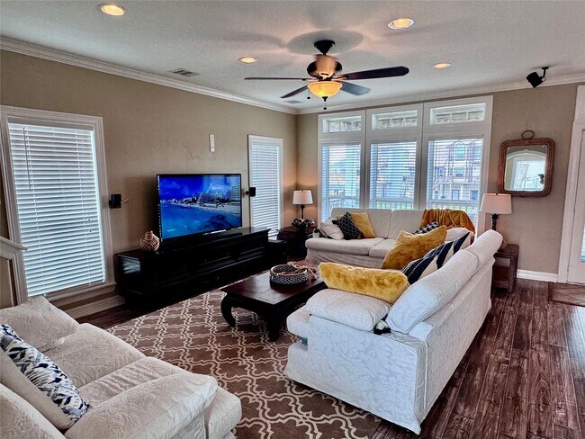 Building Photo - 1177 Sailfish St