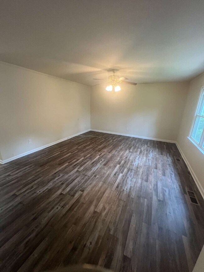 Building Photo - Charming 3-Bedroom Home in Stonewall Estat...