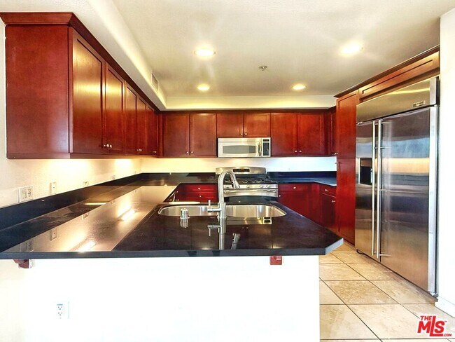 Building Photo - 629 Traction Ave