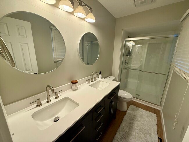 Building Photo - 2305 S 165th St