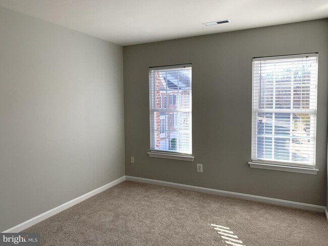 Building Photo - 3384 Governors Crest Ct