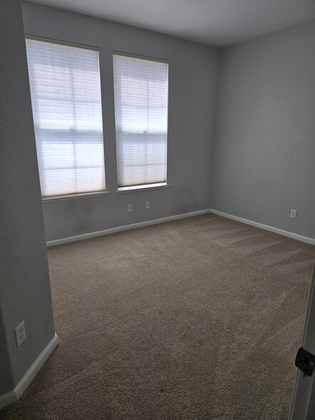 Building Photo - 424 Leighton Ct