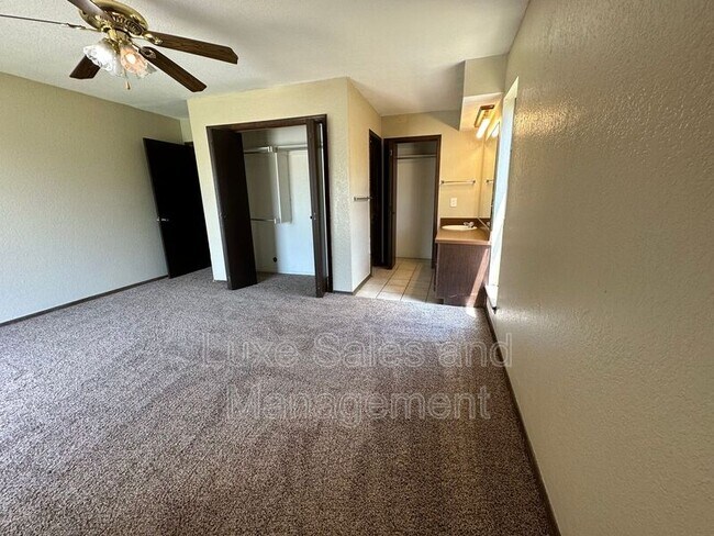 Building Photo - 3718 Southwind Ave