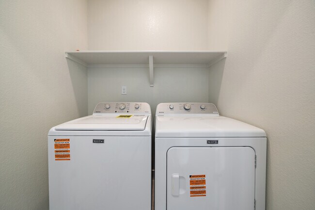 Building Photo - 10882 Lyric St