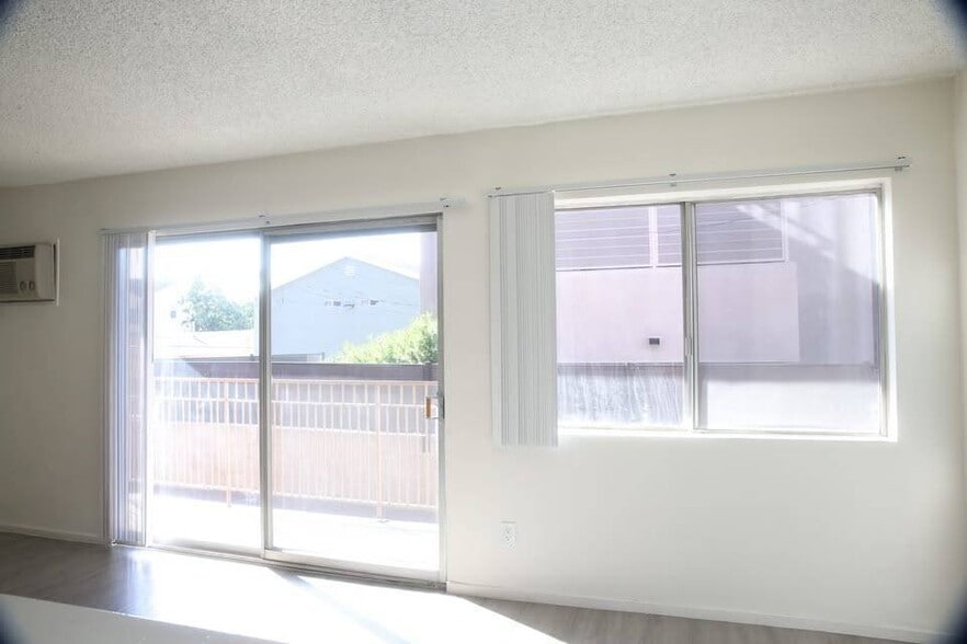 Building Photo - 915 N Wilton Pl