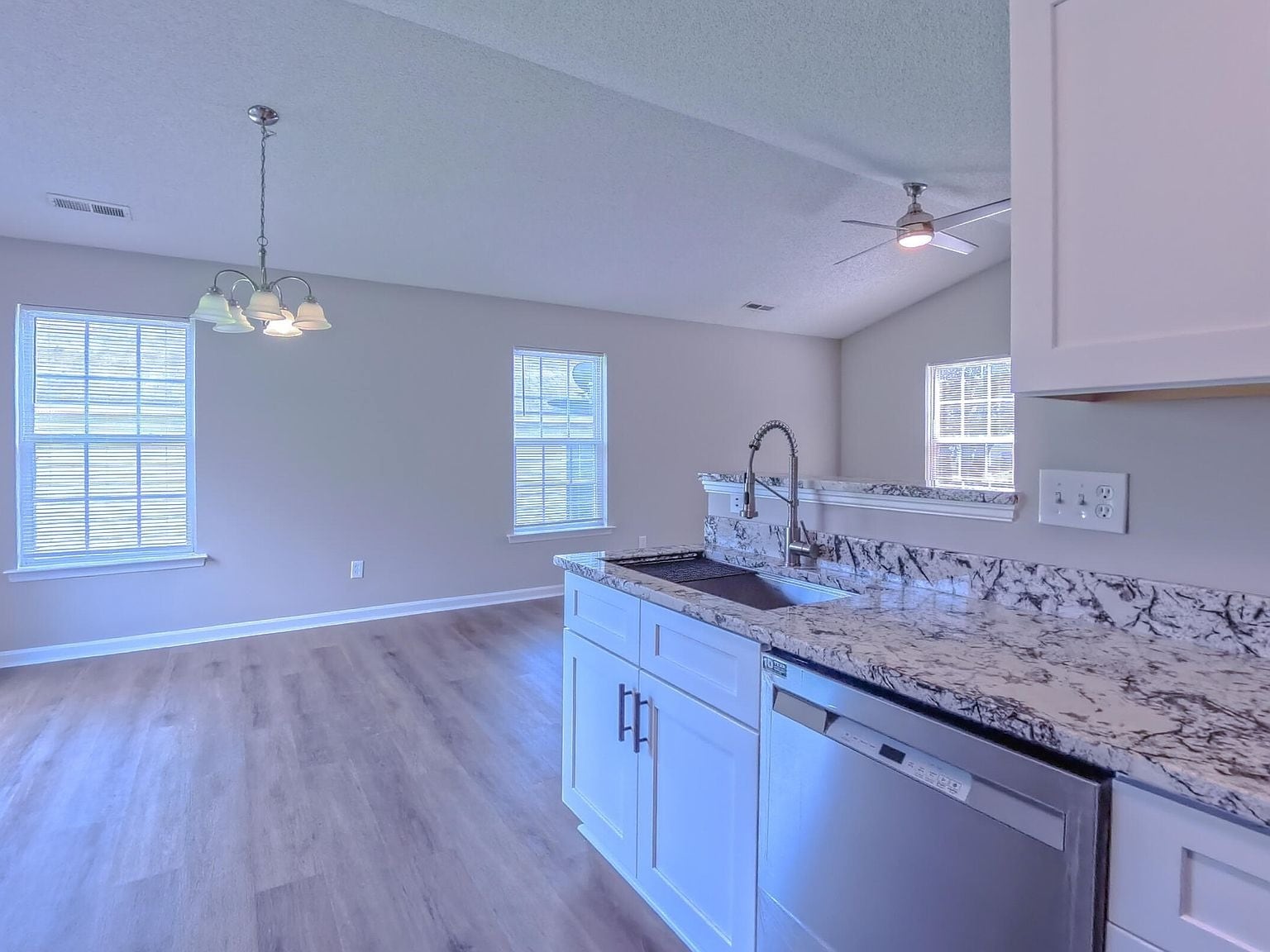 Building Photo - 4928 Silverdene St