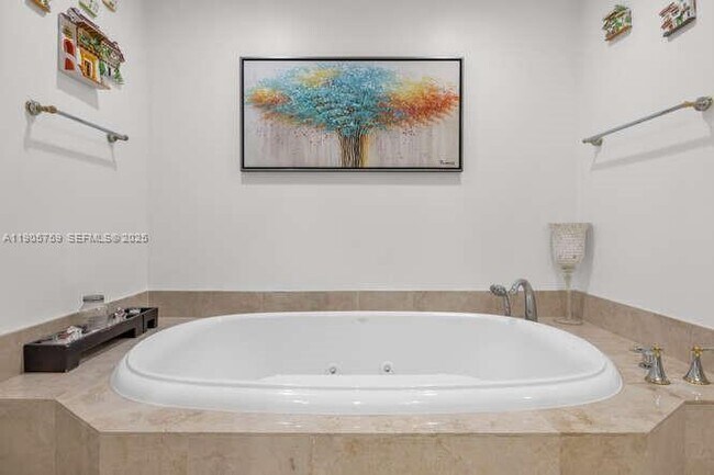 Building Photo - 791 Crandon Blvd