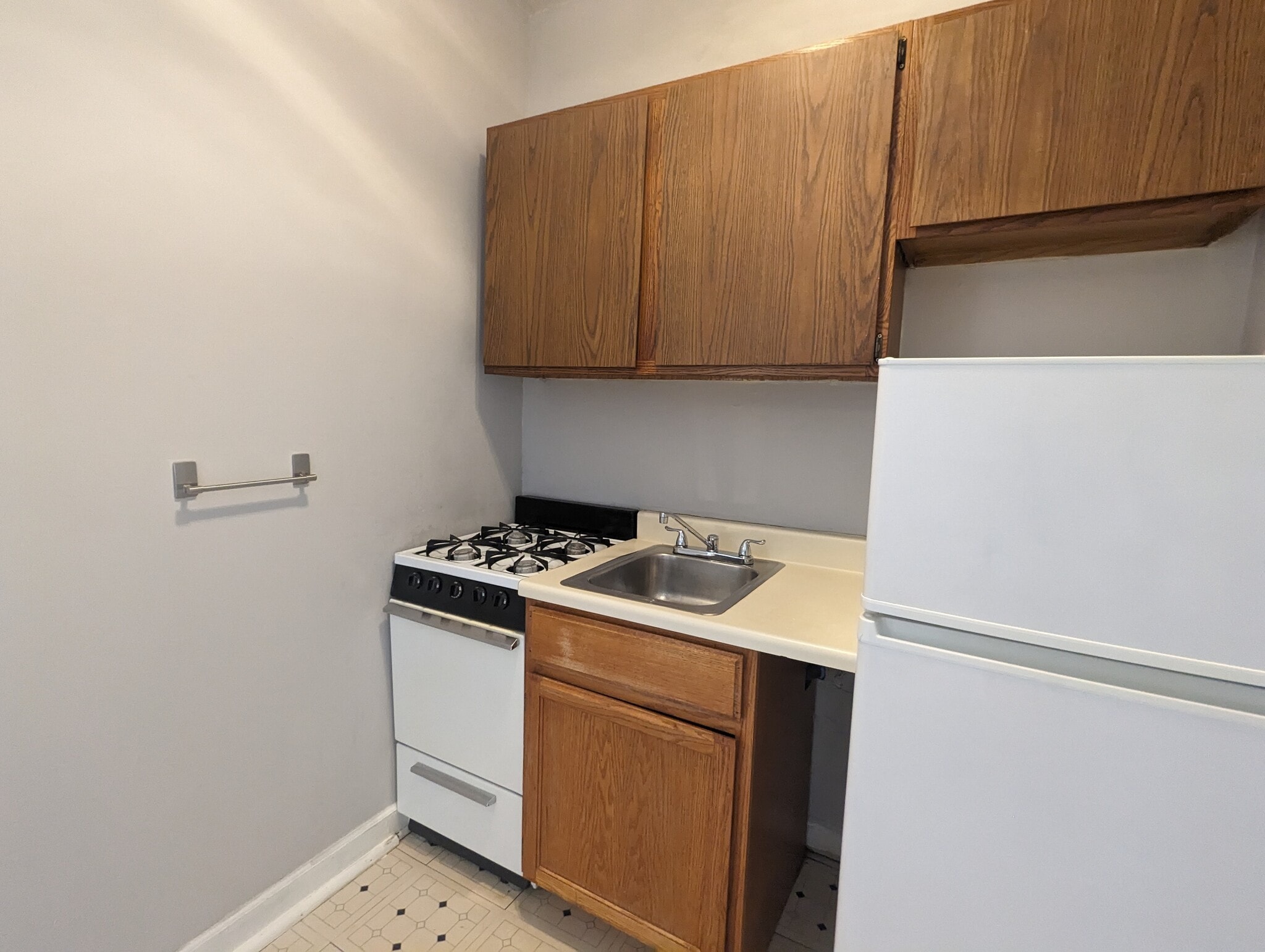 Building Photo - 1044 W George St