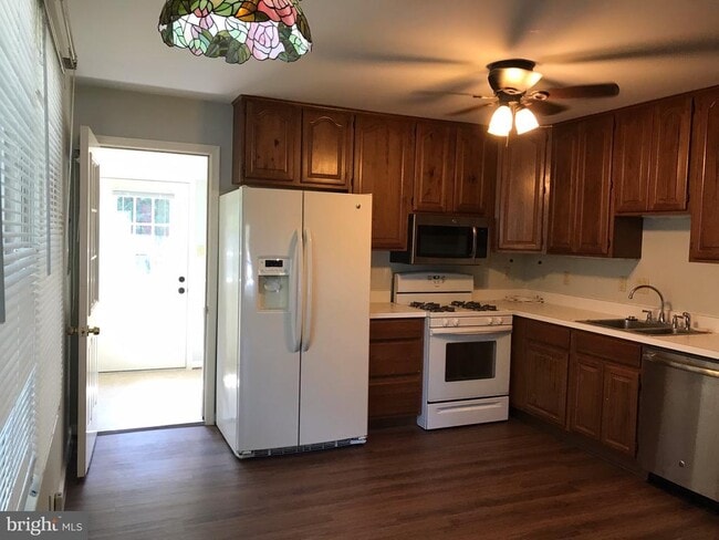 Building Photo - 3010 Strathmeade St