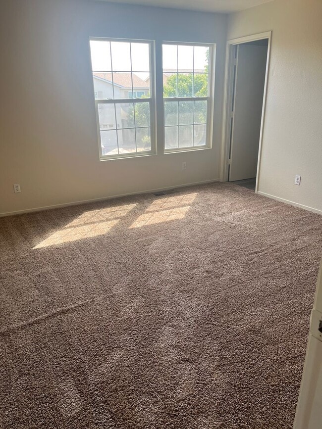 Building Photo - 3 bedroom 2 bath Home in Merced