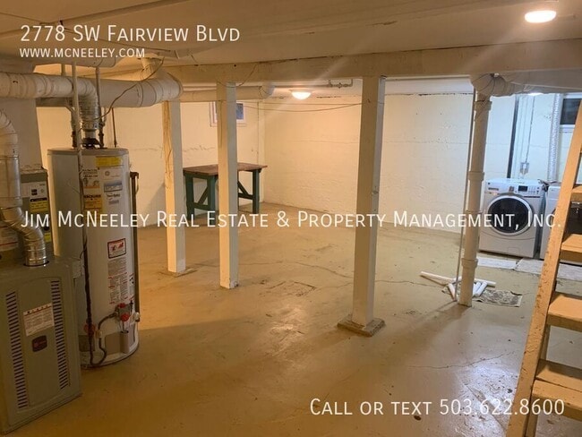 Building Photo - 2778 SW Fairview Blvd