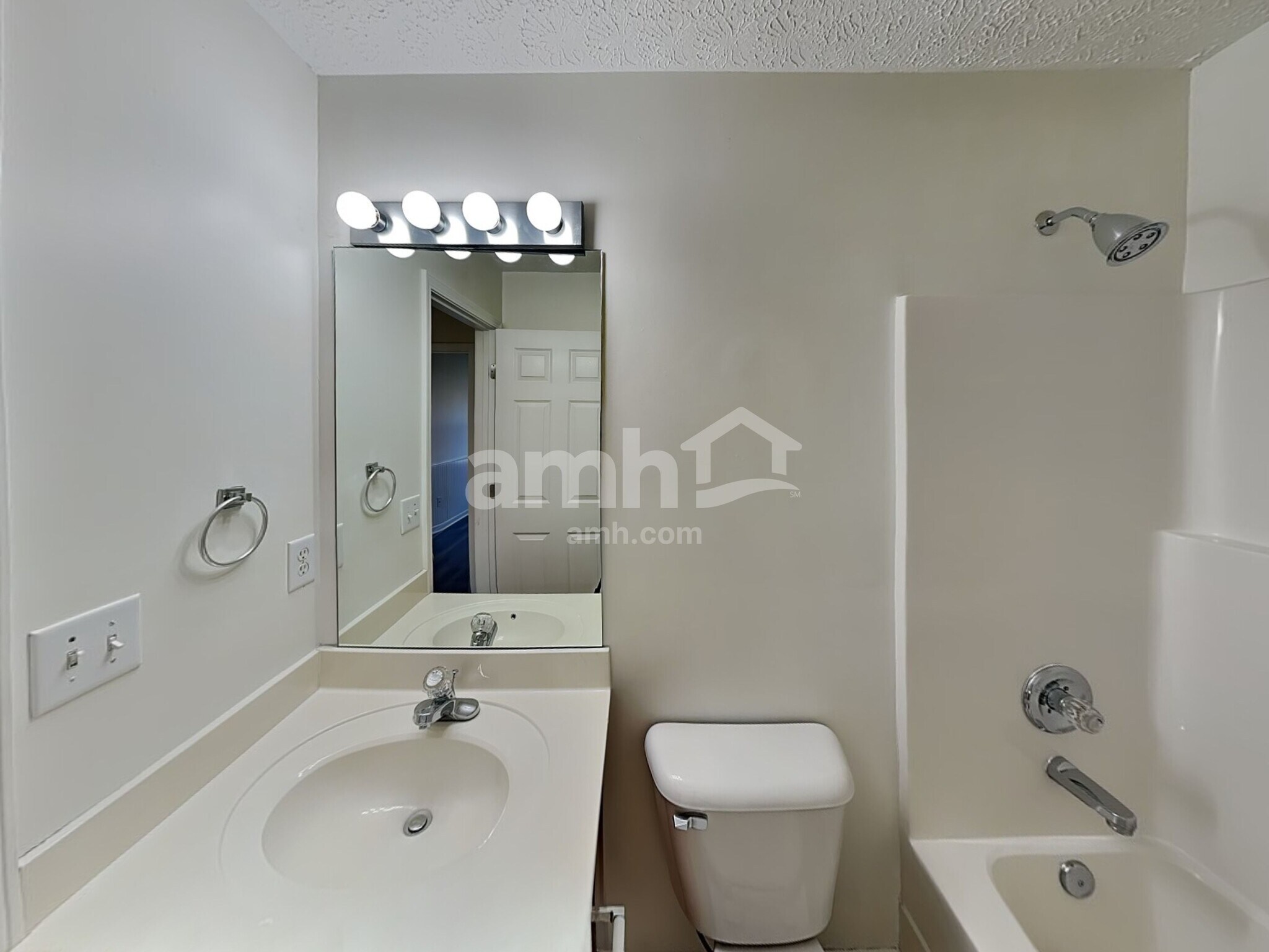 Building Photo - 2126 Burgess Ln