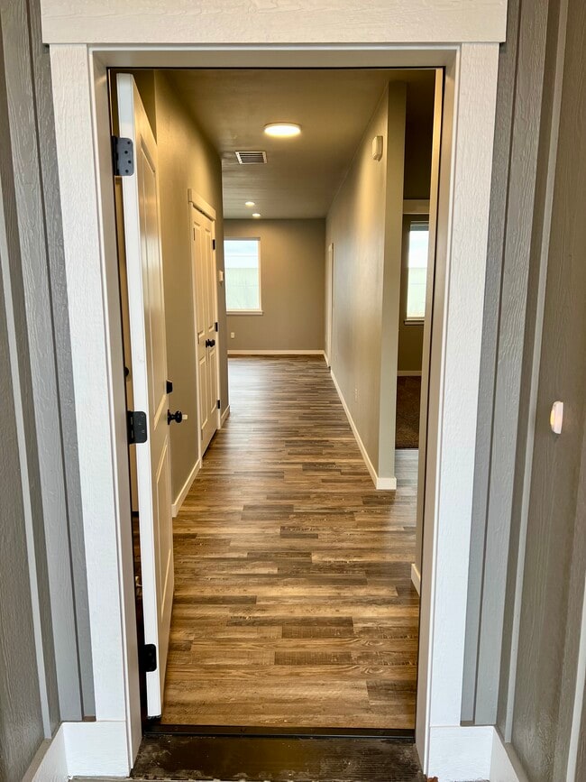 Building Photo - 1041 S Russell St