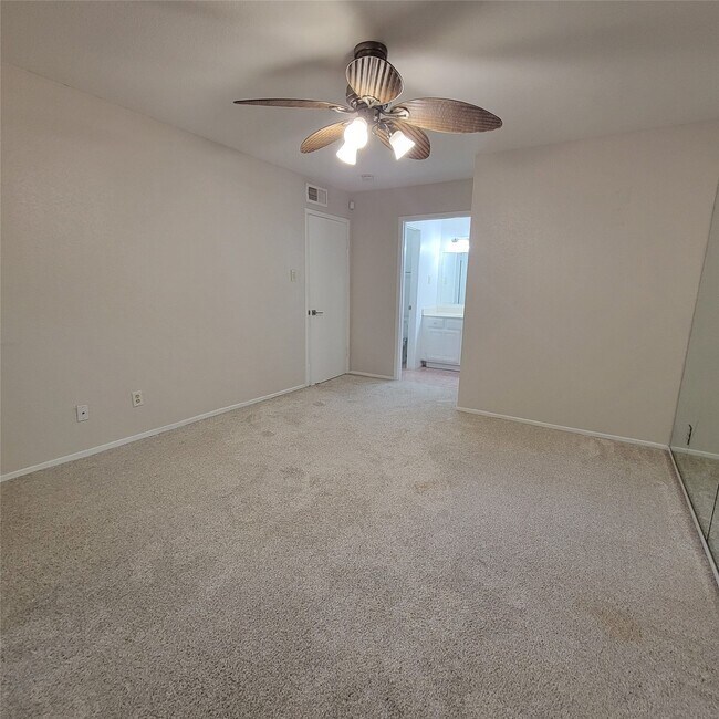 Building Photo - 8020 Braesmain Dr