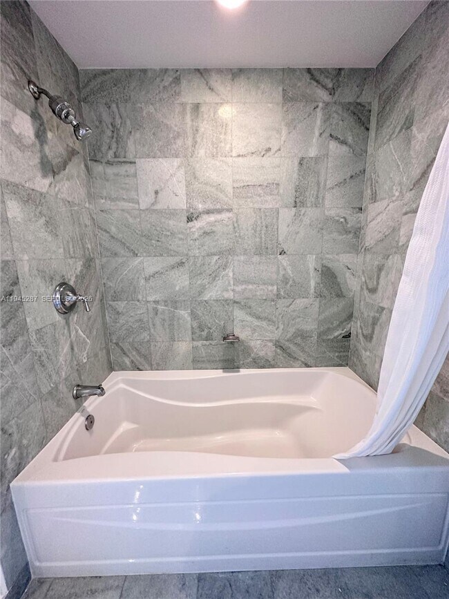 Building Photo - 1060 Brickell Ave