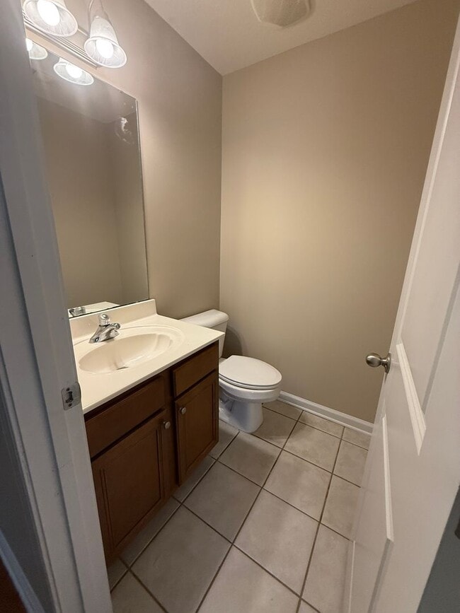 Building Photo - ADORABLE TWO STORY HOME IN GREAT LOCATION!
