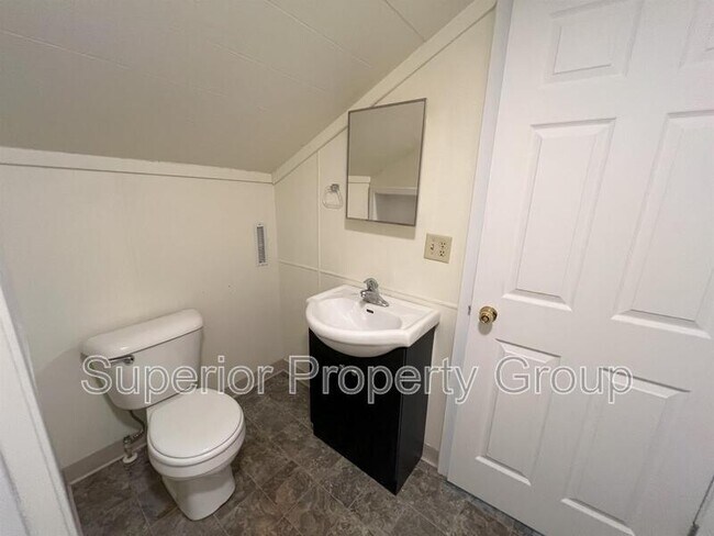 Building Photo - 525 1/2 Cherry St