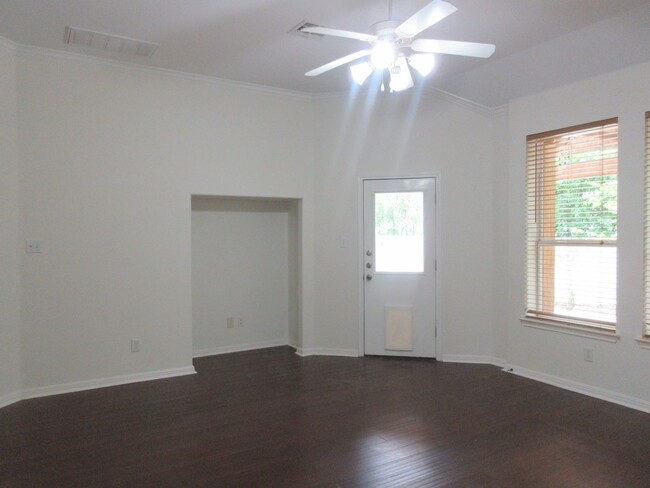 Building Photo - Large 4-bedroom with Office in the Estates...