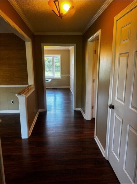 Building Photo - 806 Lois Ln